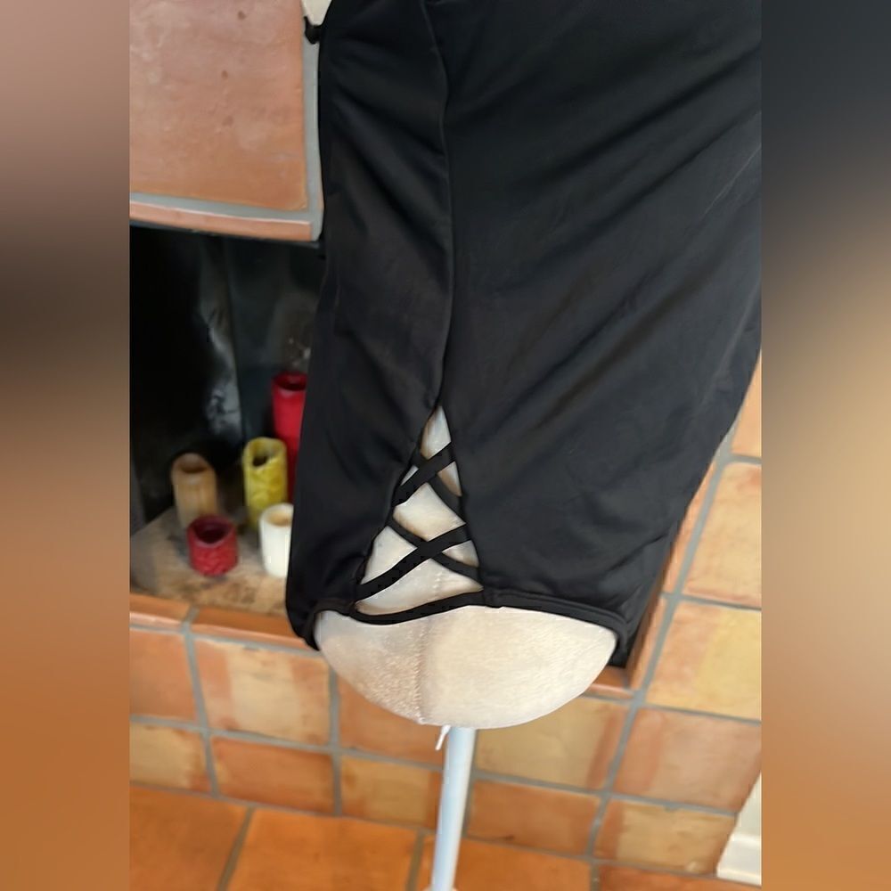 Laundry by Shelli Segal side cross-cross detail one-piece swimsuit, L! - Picture 4 of 9